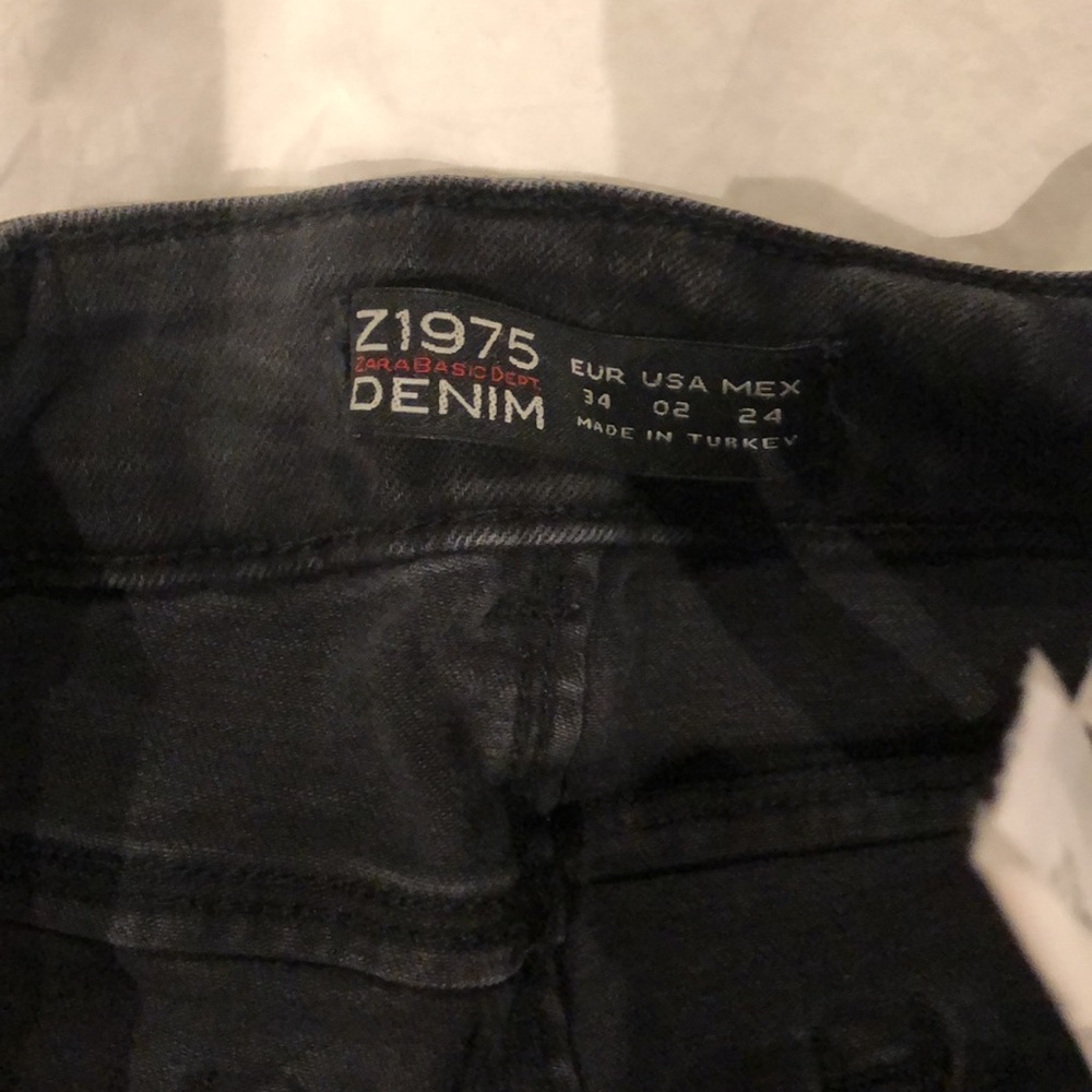 Gap - Picture 3 of 4